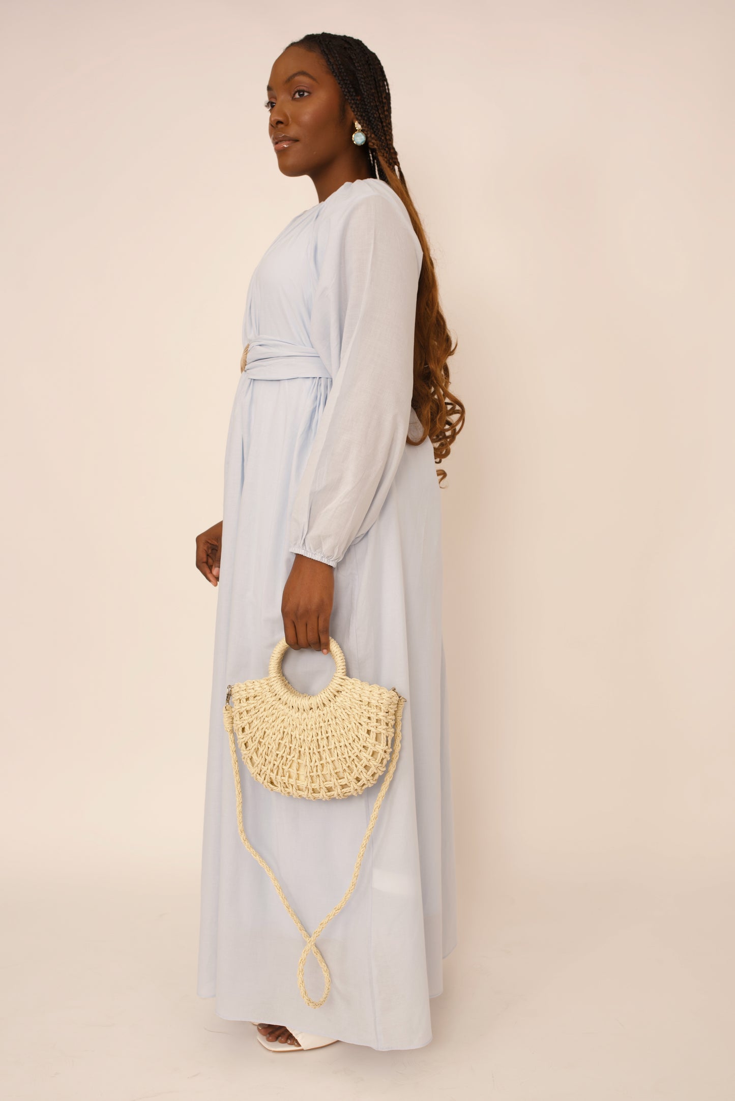 Robe Viola Mira – Robe longue bleu bébé en voile de coton avec ceinture boucle | Merra Paris