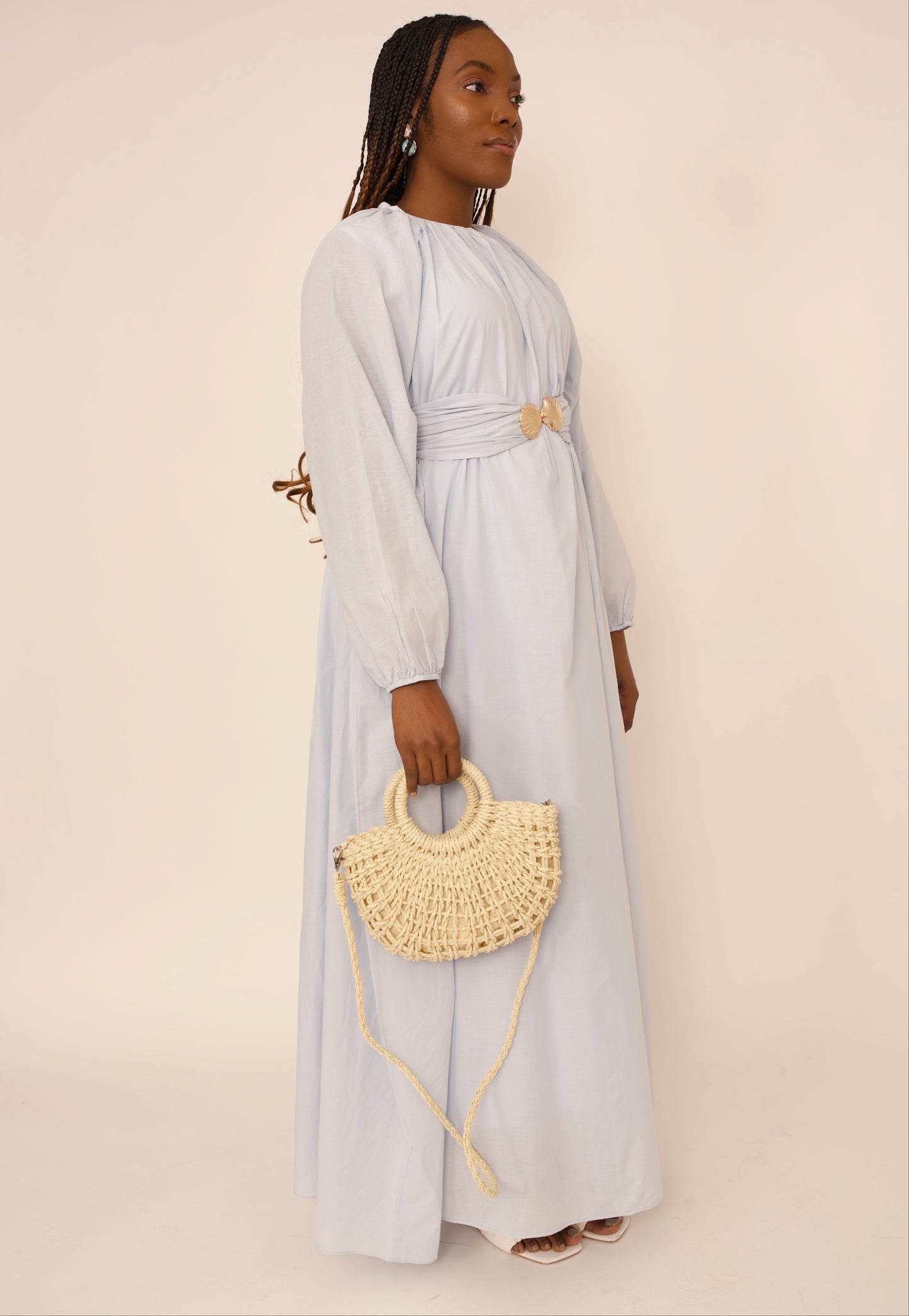Robe Viola Mira – Robe longue bleu bébé en voile de coton avec ceinture boucle | Merra Paris
