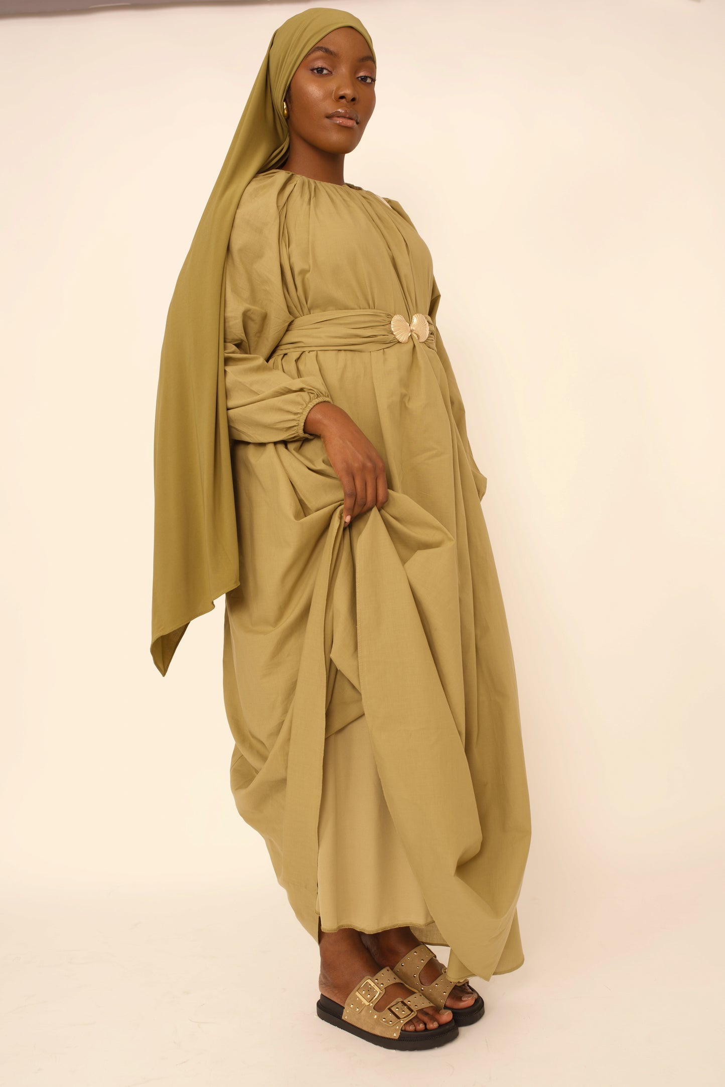 Robe Viola Safa – Voile de Coton Vert Olive avec Ceinture Boucle